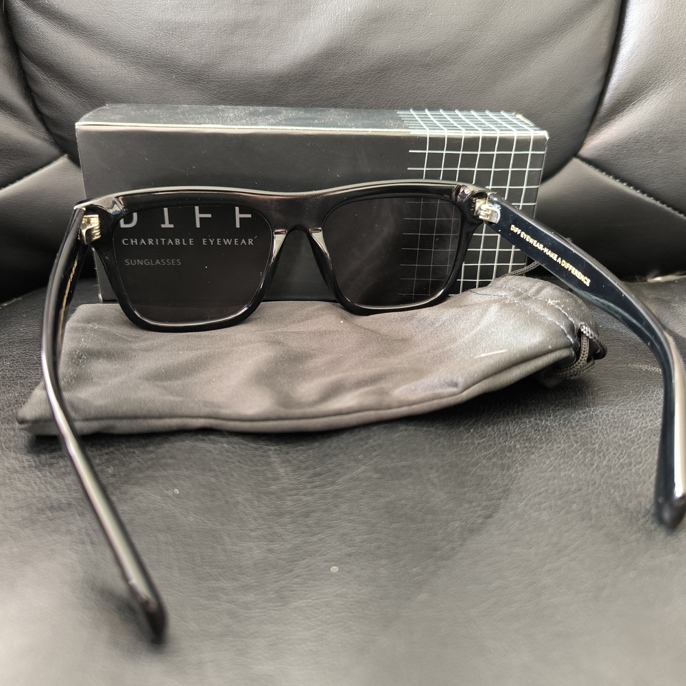 Diff Eyewear Black Sunglasses